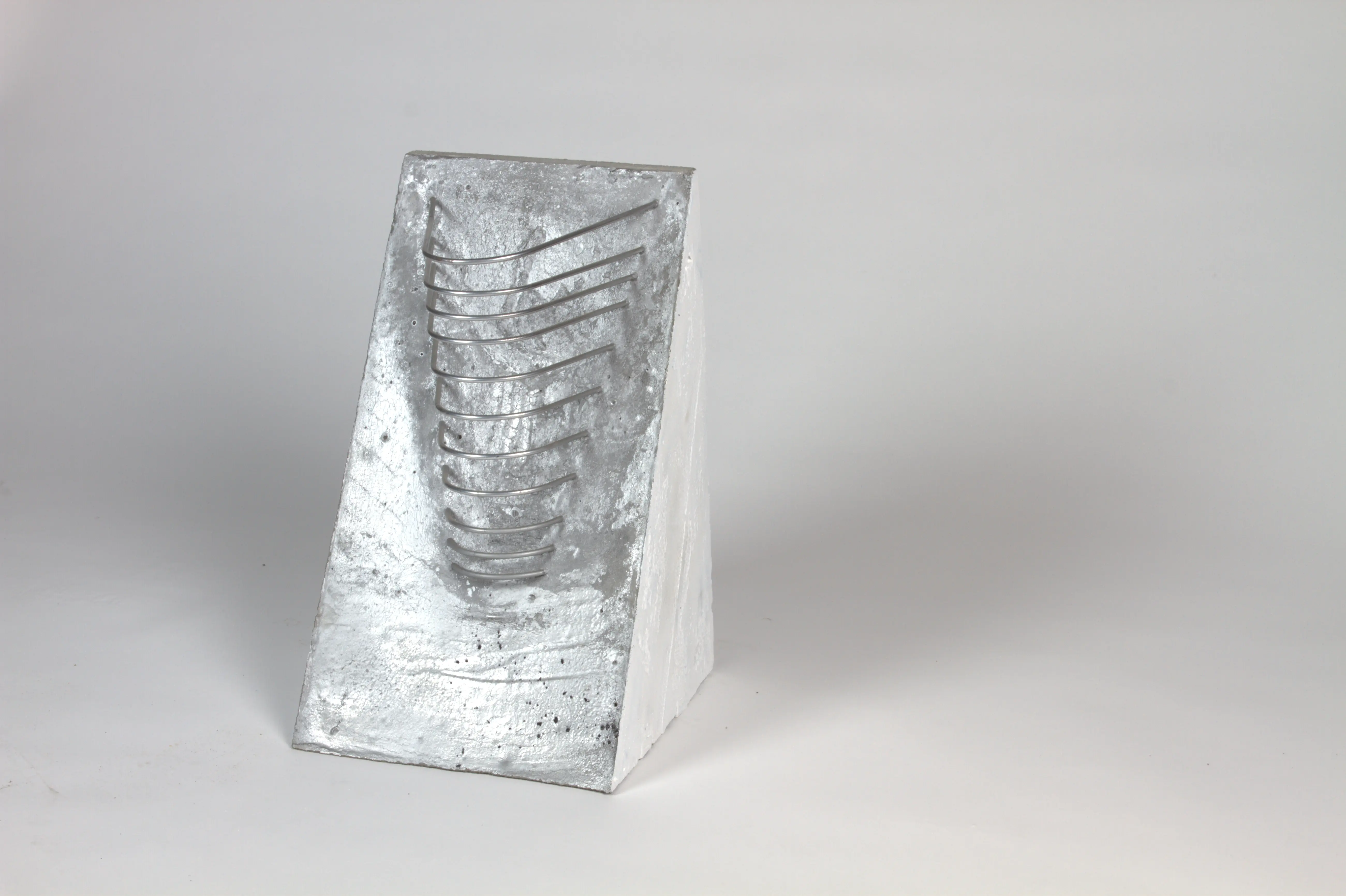 Structural insides concrete sculpture
